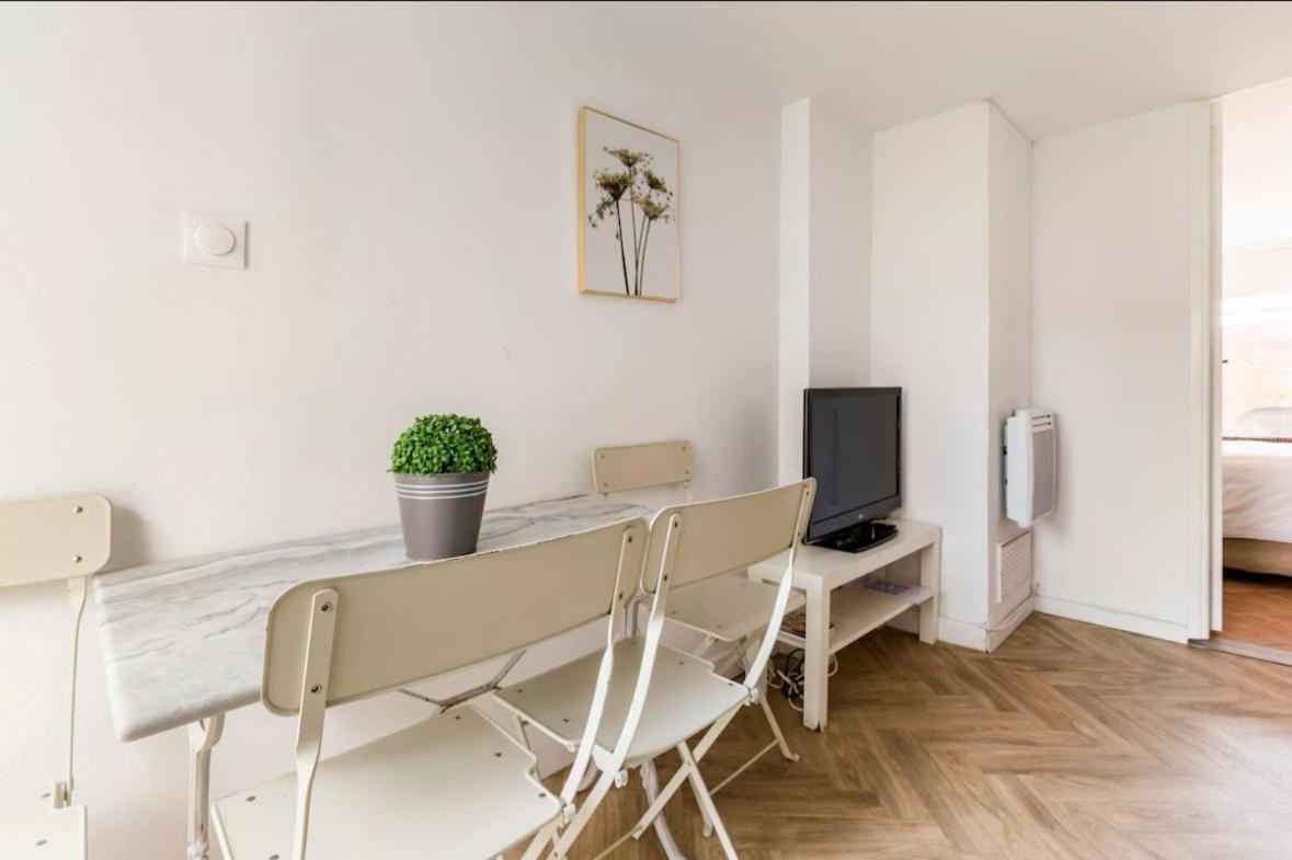 Escapade Pres De Lille - Appartement Charmant Avec Terrasse Et Parking Privee Mons-en-Baroeul Eksteriør bilde