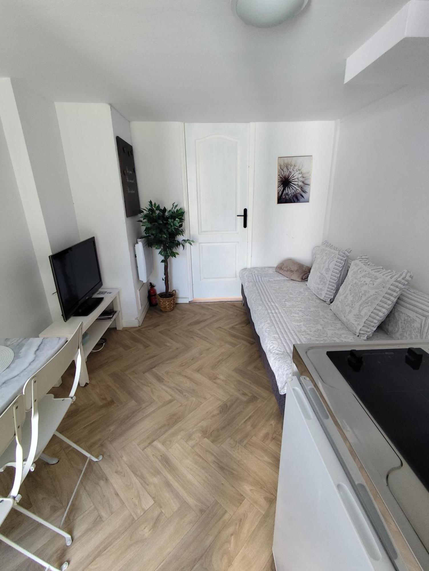 Escapade Pres De Lille - Appartement Charmant Avec Terrasse Et Parking Privee Mons-en-Baroeul Eksteriør bilde