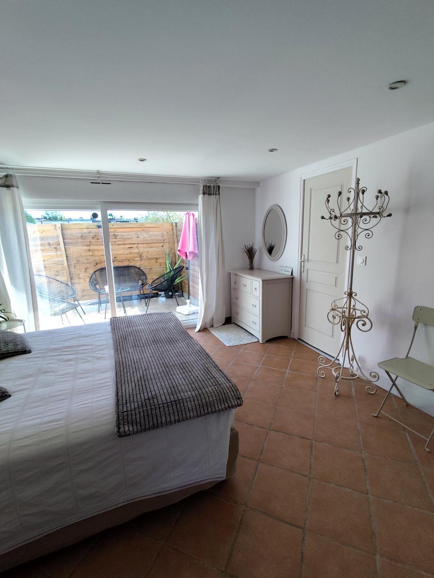 Escapade Pres De Lille - Appartement Charmant Avec Terrasse Et Parking Privee Mons-en-Baroeul Eksteriør bilde